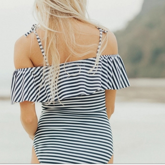 Albion Fit The Wave Stripe‎ One Piece Swimsuit Size Meduim - Picture 2 of 9